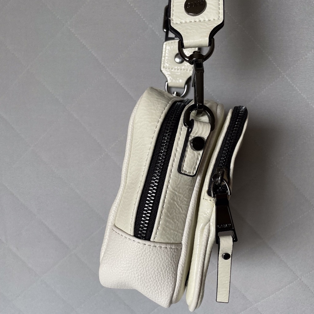 Quay Australia Crossbody Camera Bag - White - Black and White Checkered Strap - Picture 10 of 16